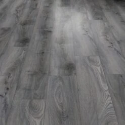 Krono Original Tomahawk Oak - Vario Supernatural 8mm Laminate Flooring (218065) -Floor Shop tomahawk oak vario supernatural 8mm laminate flooring 218065 p84972 192041 image